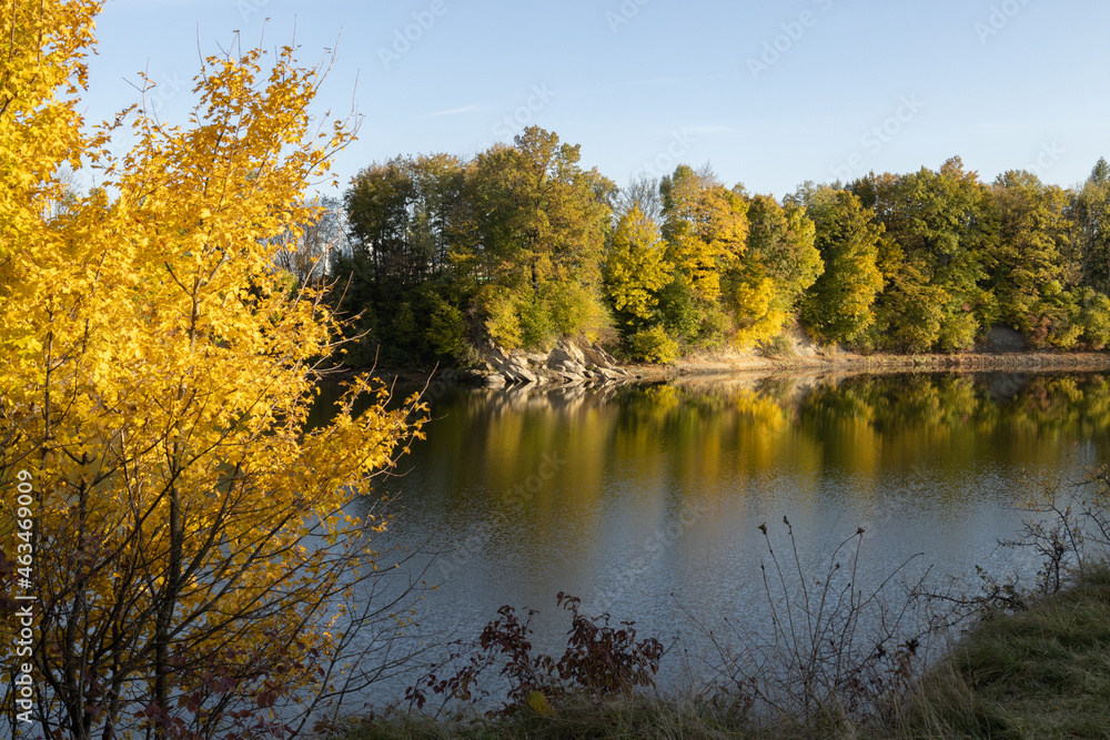 Autumn by the lake