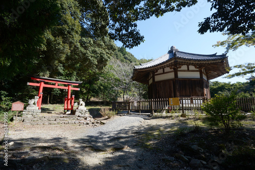 高野街道　栄山寺　御霊神社と八角円堂　奈良県五條市 photo