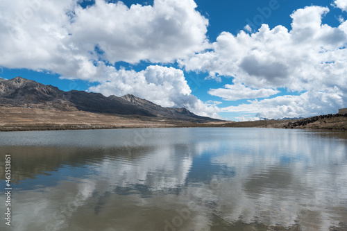 The natural scenery of the mountains and lakes on the Qinghai-Tibet Plateau