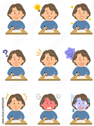書類に記入するシニア女性の上半身のイラストセット
