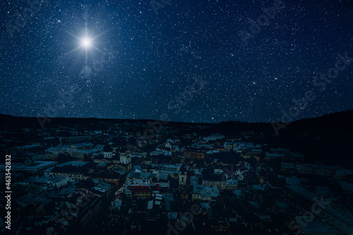 Schilderij op canvas The star shines over the manger of christmas of Jesus Christ.