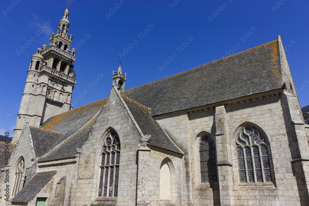Fototapeta premium L'église de Roscoff. C'est une commune française du Léon située sur la côte nord de la Bretagne, dans le département du Finistère.