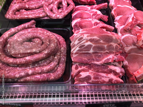 saucisses et cotes de porc photo