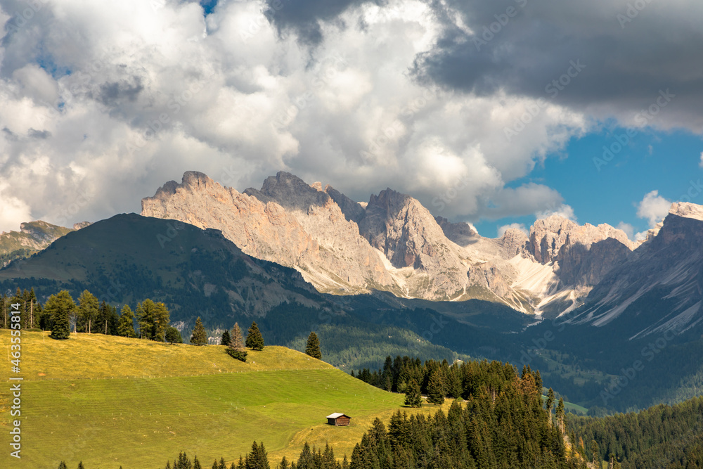 Hütten auf der Seiser Alm, Alpe di Siusi, Südtirol