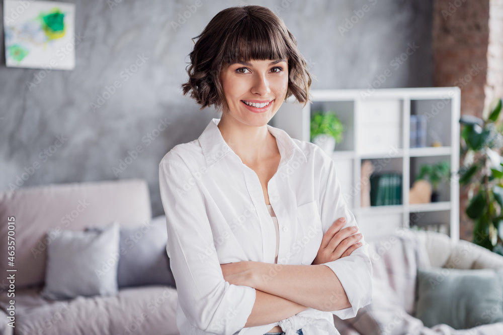 Portrait of attractive cheerful content brown-haired girl expert freelancer folded arms at home apartment indoors Portrait of attractive cheerful content brown-haired girl expert freelancer folded arms at home apartment indoors