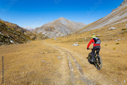 mountain bike excursion in Trela Valley in Valtellina, Italy © Silvano Rebai