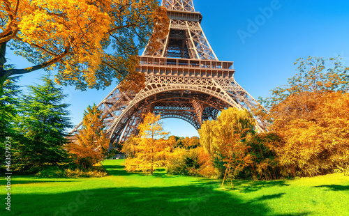 Park in autumn Paris