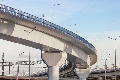 Foto Road junction on concrete supports, bottom view