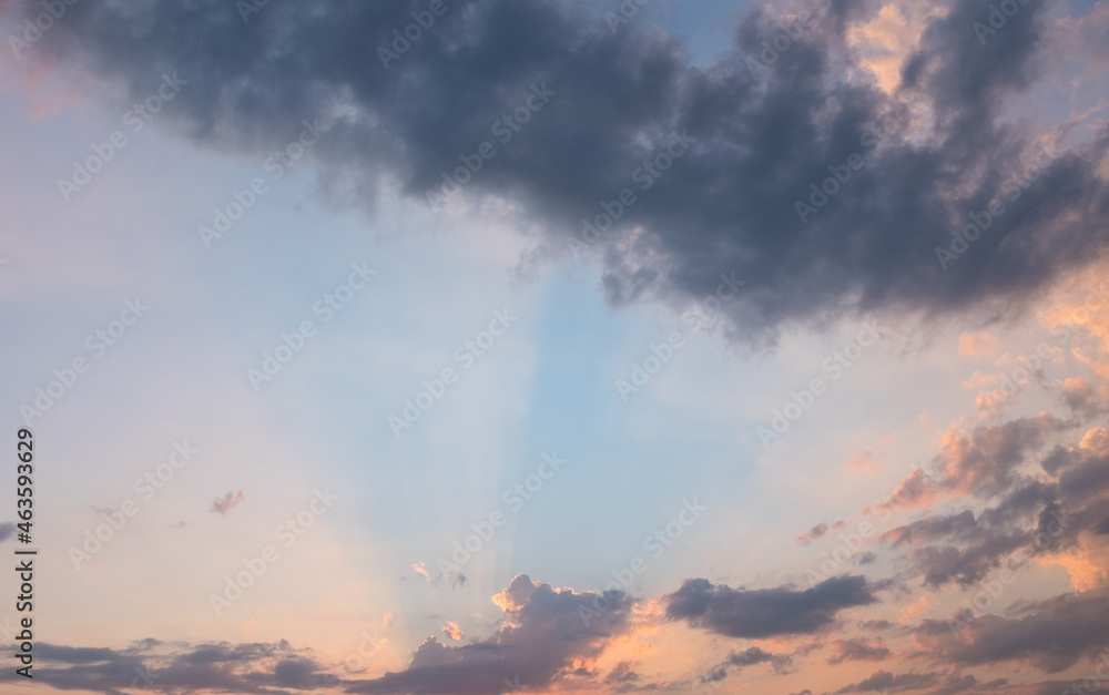 Fototapeta premium Beautiful evening cloudy sky background 