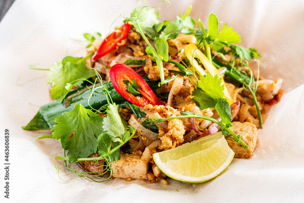 Thai style fried rice noodle with shrimp, green chives and garlic sauce