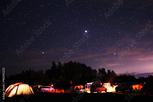 キャンプ場での満天の星空