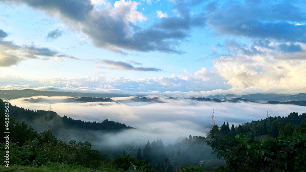 Fototapeta premium 新潟県十日町市からみた雲海