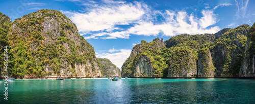 Canvas Print Tropical islands view with ocean blue sea water at Pileh Lagoon of Phi Phi Islan