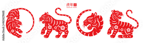 Foto Year of Tiger 2022 text translation, set of red wild cats with flower arrangements, tigers with floral patterns