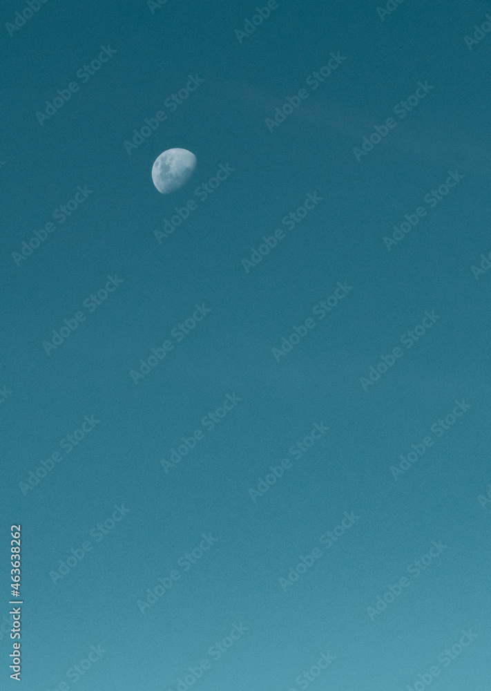 Moon and the beach / Luna y playa Moon and the beach / Luna y playa