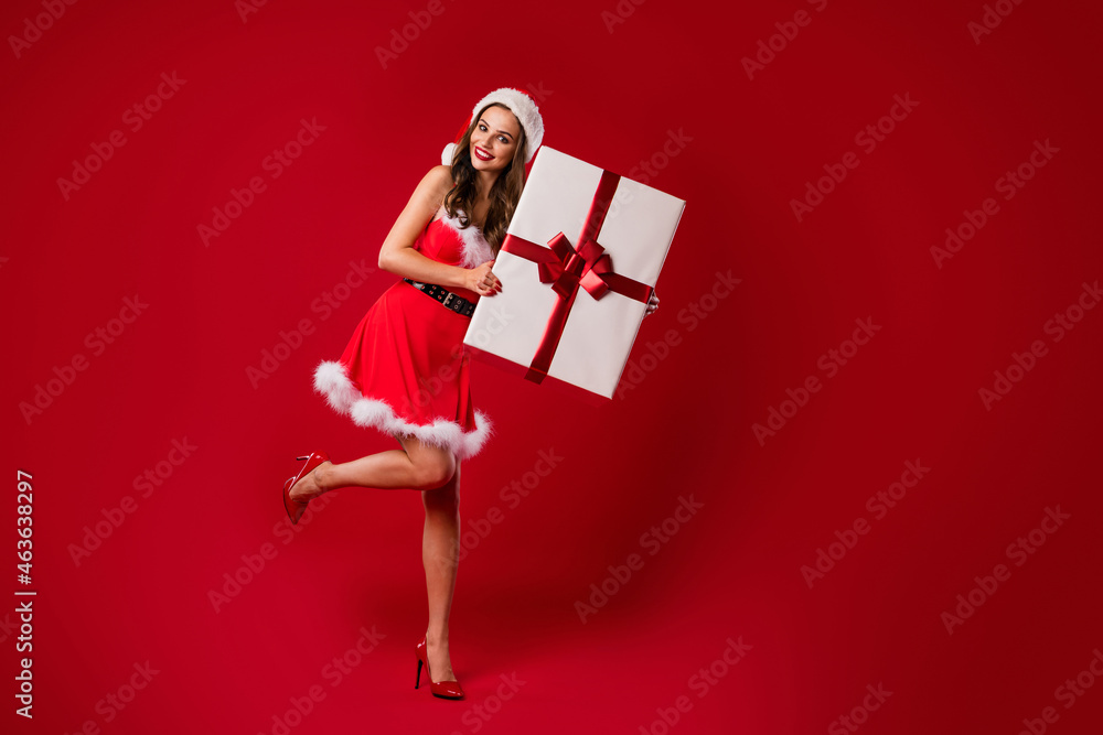 Φωτογραφία Full size photo of young charming lovely woman happy smile receive get big prese
