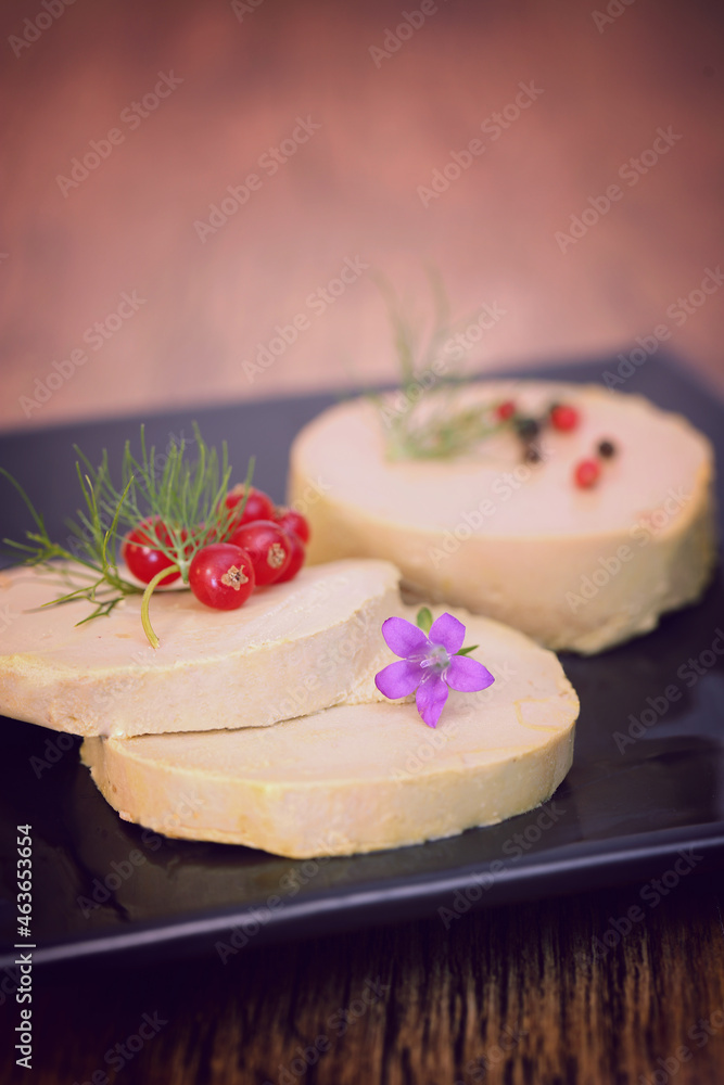 foie gras, tranche de foie gras de canard, réveillon de noël et nouvel an	