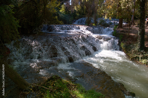 wodospad rzeka woda natura rośliny skały monasterio de piedra