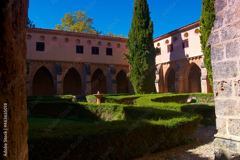 architektura budynek zabytek drzewa niebo błękit monasterio de piedra