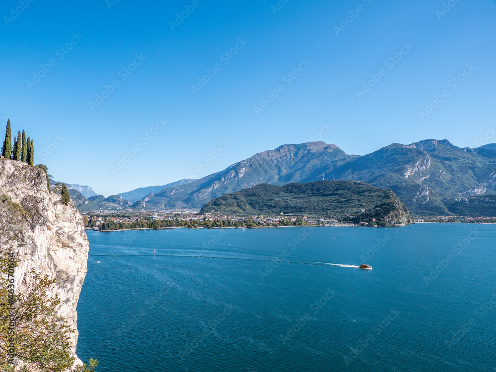 Obraz premium Gardasee mit Riva und Torbole
