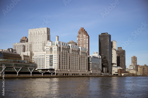 New York city’s  skyline from East River © Regina Pivetta
