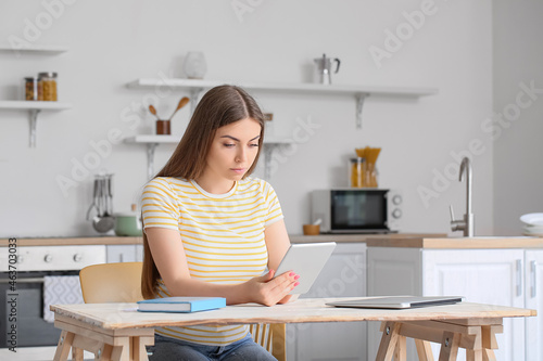 Young woman working with ta...