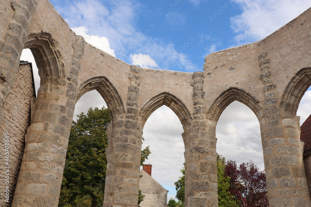 Centre - Loiret - Courcelles-le-Roi - Anciennes arcades du choeur en ruine de l'église Saint-Jacques le Majeur