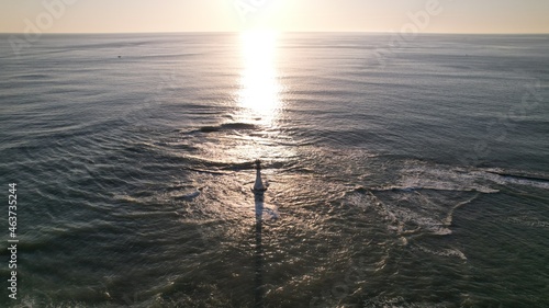 The morning sun and lighthouse © @toshi