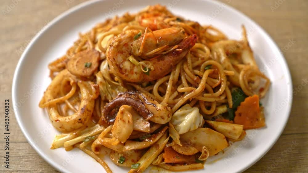 stir fried Tom Yum seafood dried spaghetti - Fusion food style stir fried Tom Yum seafood dried spaghetti - Fusion food style