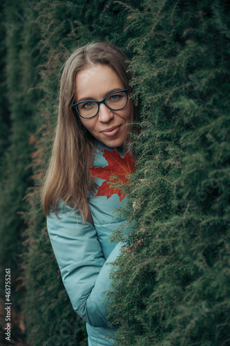 Autumn portrait of beautifu...