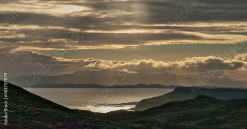 Nuages et mer , Quiraing, ile de skye, Ecosse