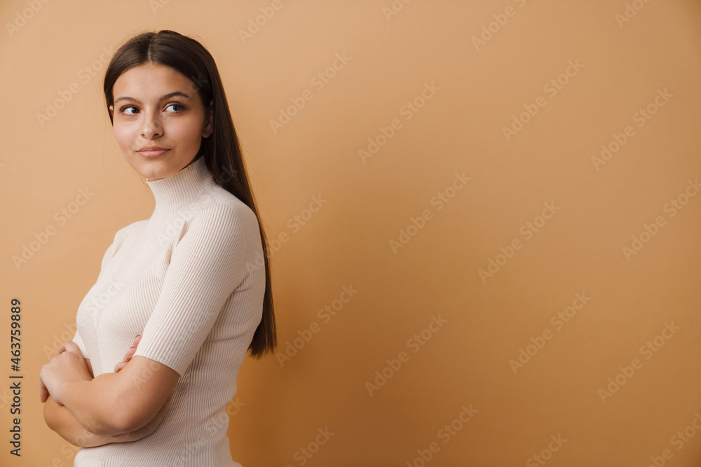 Obraz premium Young white brunette woman posing and looking aside