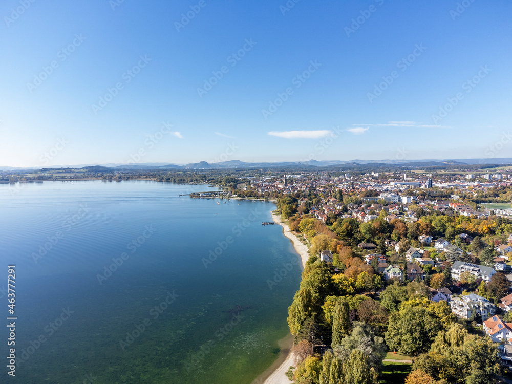 Blick über den Mettnaupark zur Stadt Radolfzell am Bodensee