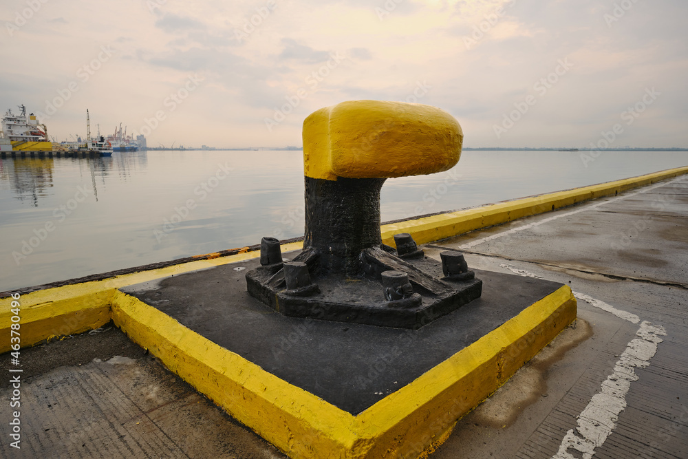 Φωτογραφία A bollard is a sturdy, short and thick post made of steel in which the ship's rope is fasten to secure the vessel while at berth