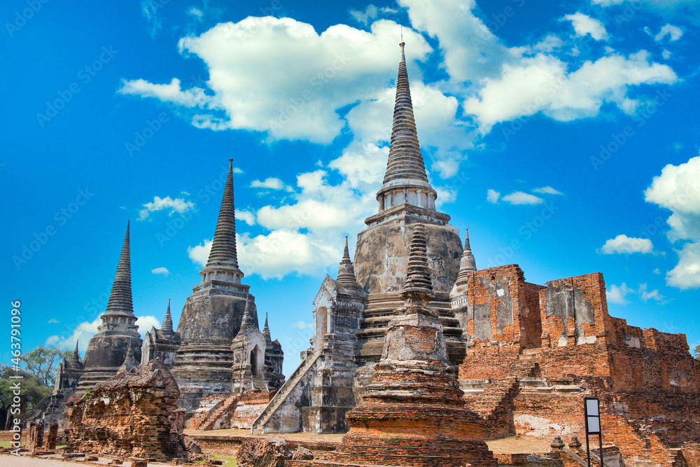 Fototapeta premium Wat Phra Si Sanphet temple in Ayutthaya Historical Park. UNESCO world heritage site, Thailand