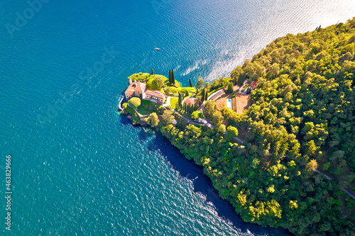 Fototapeta Naklejka Na Ścianę i Meble -  Villa Balbianello on Lake Como aerial view