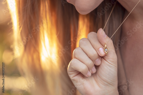Φωτογραφία Girl with a beautiful pendant on her neck