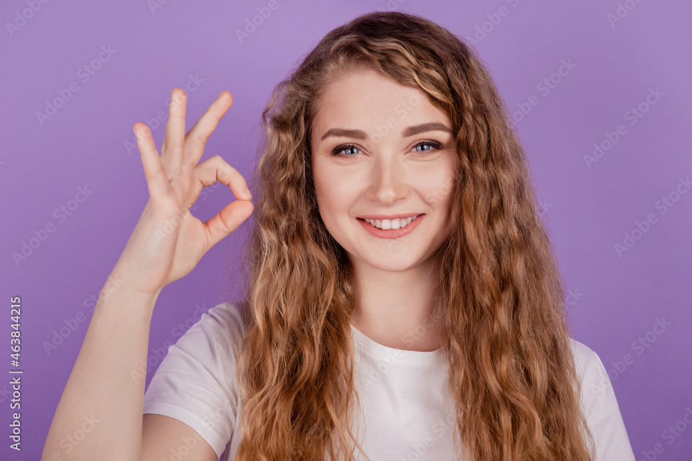 Photo of positive reliable redhead lady show okey gesture wear casual clothes on purple background Photo of positive reliable redhead lady show okey gesture wear casual clothes on purple background