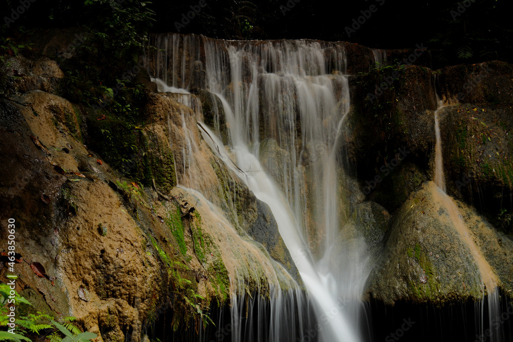 Obraz premium Beautiful waterfall and a swaying stream at Muaklek, Saraburi, THAILAND