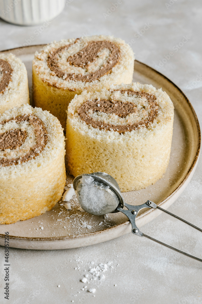 Vanilla mini roll cakes with chocolate hazelnut cream Vanilla mini roll cakes with chocolate hazelnut cream