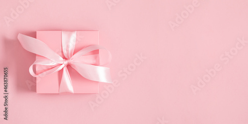 Gift or present box on pastel pink table. Pink background with gift. Flat lay, top view, copy space. banner © prime1001