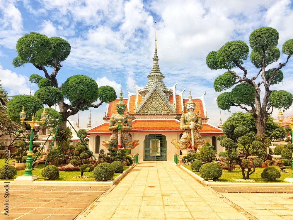 Giants front of the church at Wat Arun. Wat Arun is a Buddhist temple in Bangkok Yai district of Bangkok, Thailand. Wat Arun Temple at sunset in bangkok Thailand. Giants front of the church at Wat Arun. Wat Arun is a Buddhist temple in Bangkok Yai district of Bangkok, Thailand. Wat Arun Temple at sunset in bangkok Thailand.