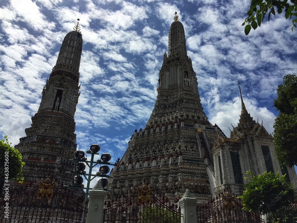 Arun Ratchawararam Temple Has beautiful architecture and is a major tourist attraction of Bangkok in Thailand