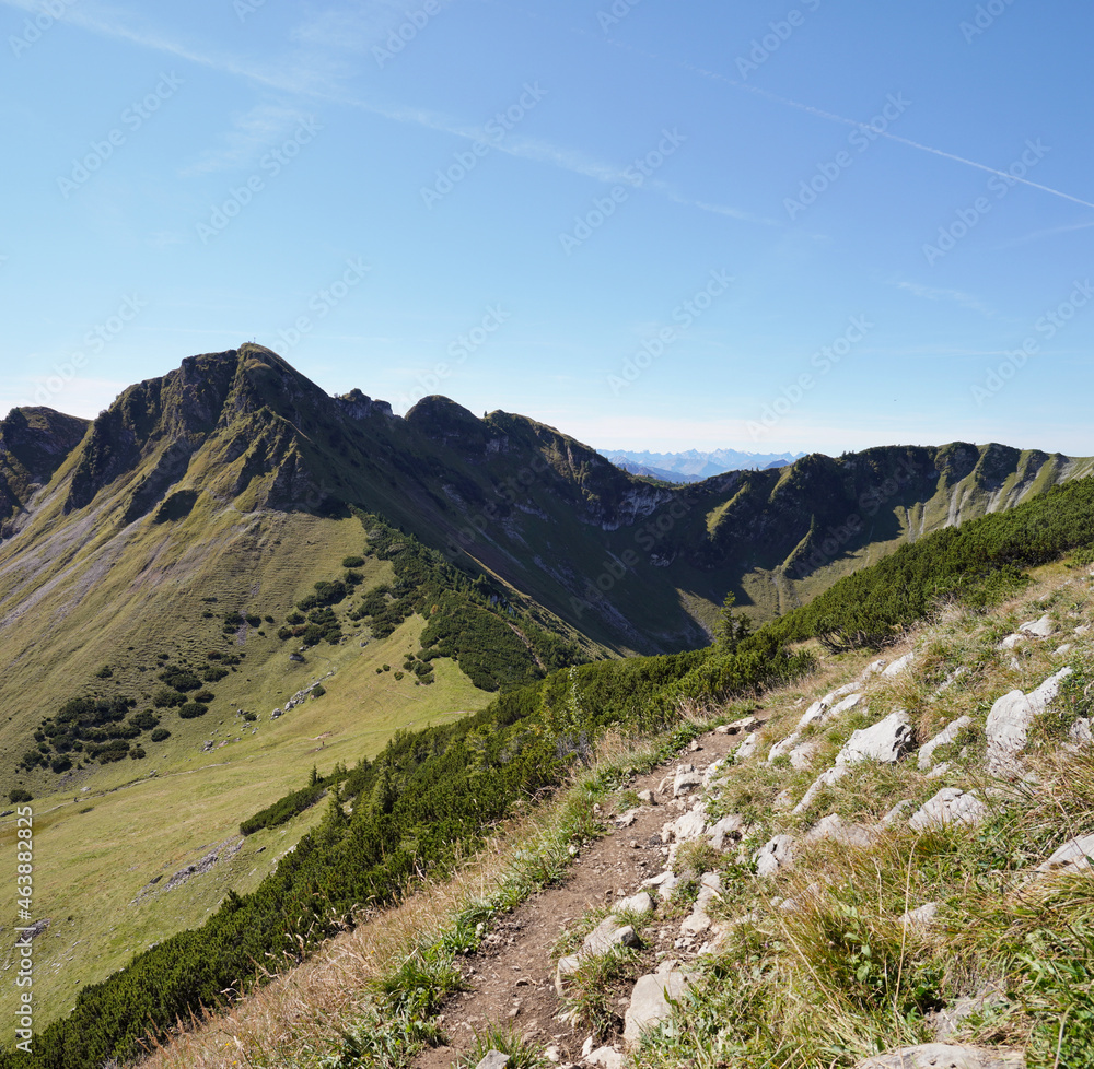 Fototapeta premium Wanderung auf den Hochmiesing, mit der Rotwand
