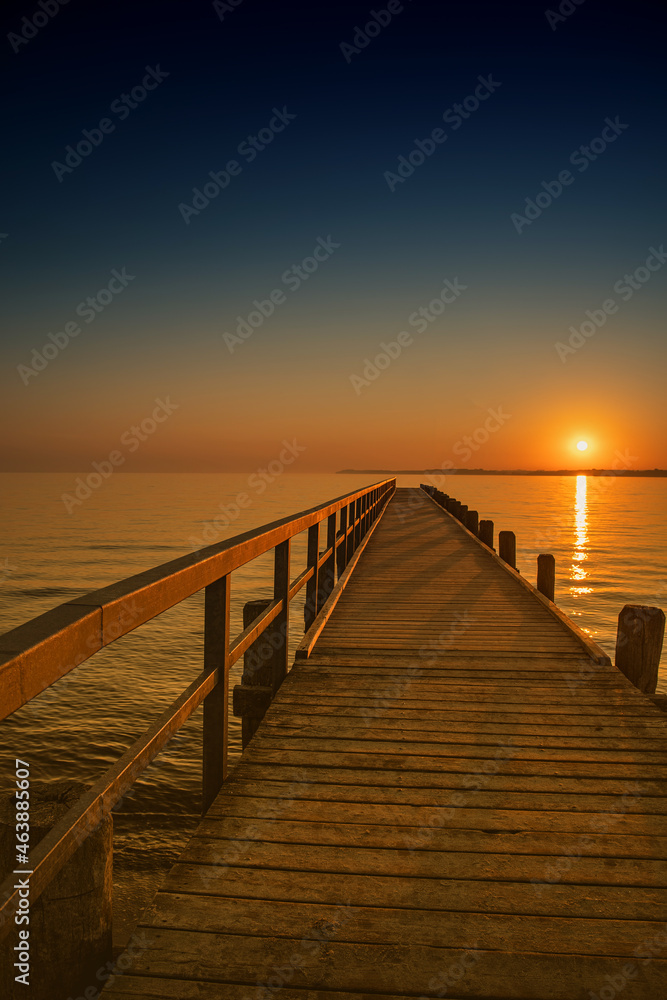 Fototapeta premium Sonnenaufgang am Meer
