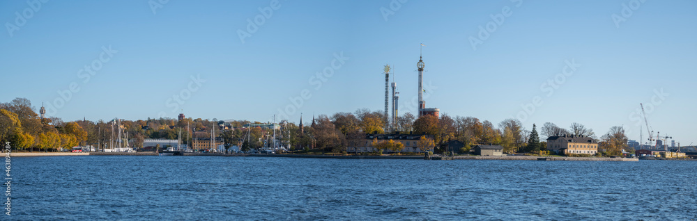 Fototapeta premium Island view in Stockholm harbor a colorful autumn day 