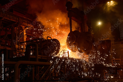Pouring molten metal into a metallurgical electric arc furnace