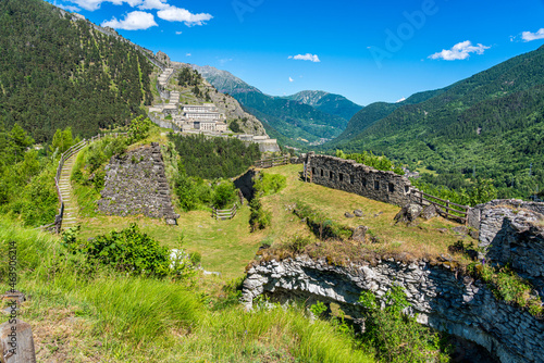 Fotografija Scenic sight of the ancient Fenestrelle Fortress (Forte di Fenestrelle)