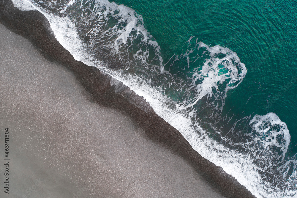 Fototapeta premium Smooth ocean flow washing waves ashore
