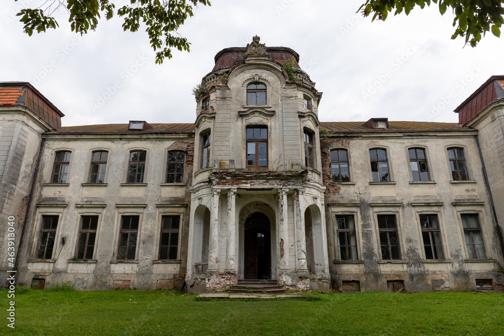 The abandoned palace of the princes Svyatopolk-Chetvertinsky, built in the early 20th century. Tourist attraction of Belarus